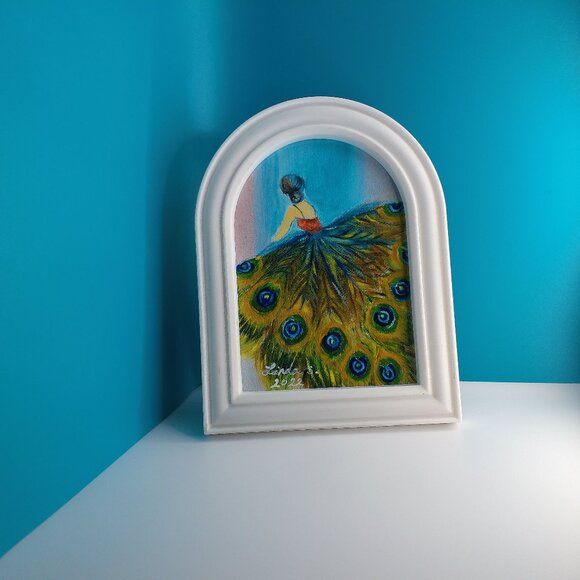 Beautiful Lady in Peacock Dress  5"x7" within a new arch shape white Frame - Picture 4 of 7